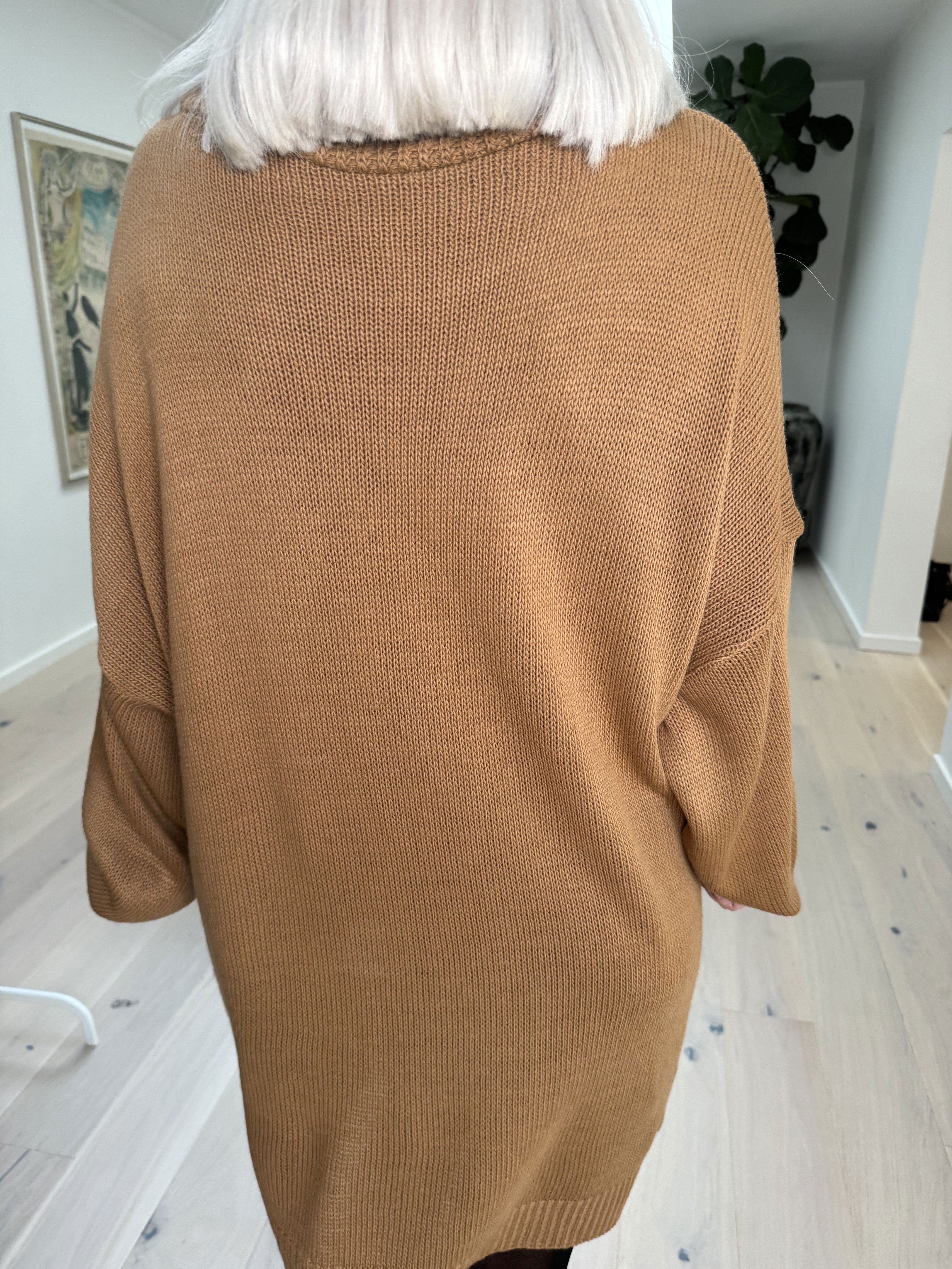 Blair - Ensfarvet strikkjole med turtleneck